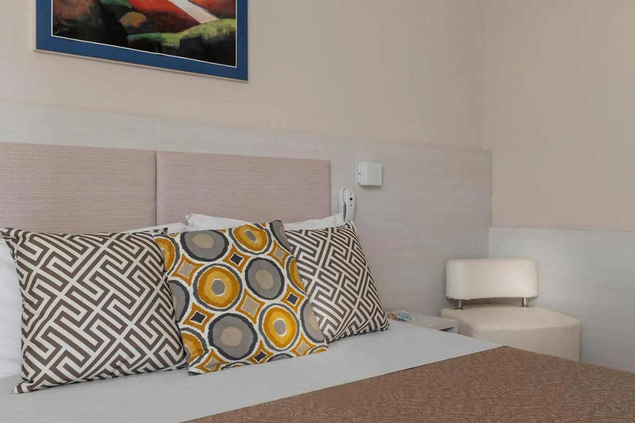 Hotel Eliseo ריצ'יונה