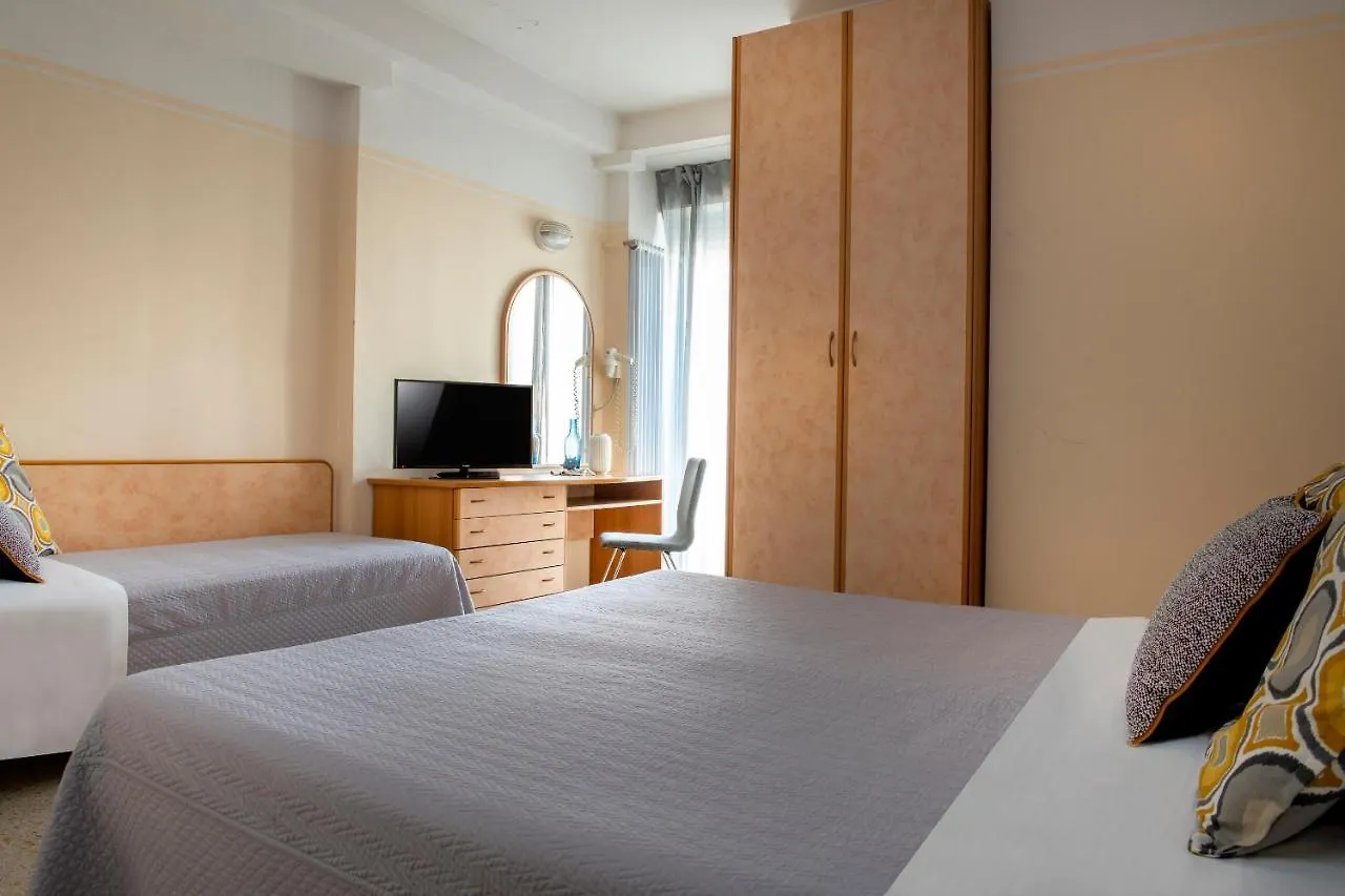 Hotel Eliseo ריצ'יונה