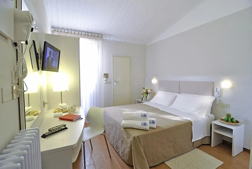 Hotel Eliseo Riccione 3*,  Italien